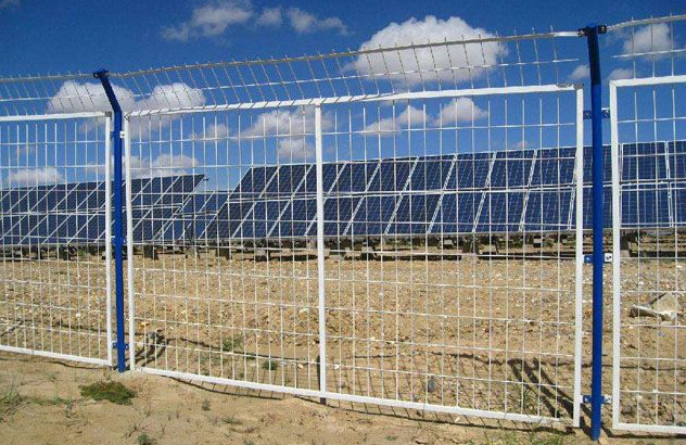 重慶圍網(wǎng)價格：雙邊護欄網(wǎng)和雙圈護欄網(wǎng)的對比